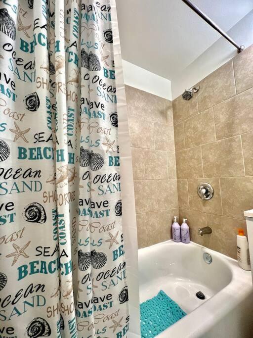 Private Room With Shared Bathroom On The 1St Floor 10 Minutes Walk To University Of Washington Seattle Exterior foto